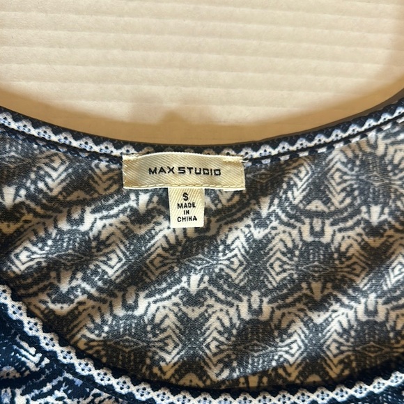 Max Studio Sleeveless Blue Patterned Maxi Dress w curved neckline slits bottom - Picture 3 of 10